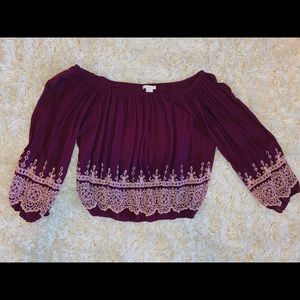 maroon & light pink off the shoulder top ⁣